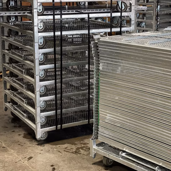 Proveedor líder de China de carritos daneses con estante de madera contrachapada, ideales para centros de jardinería